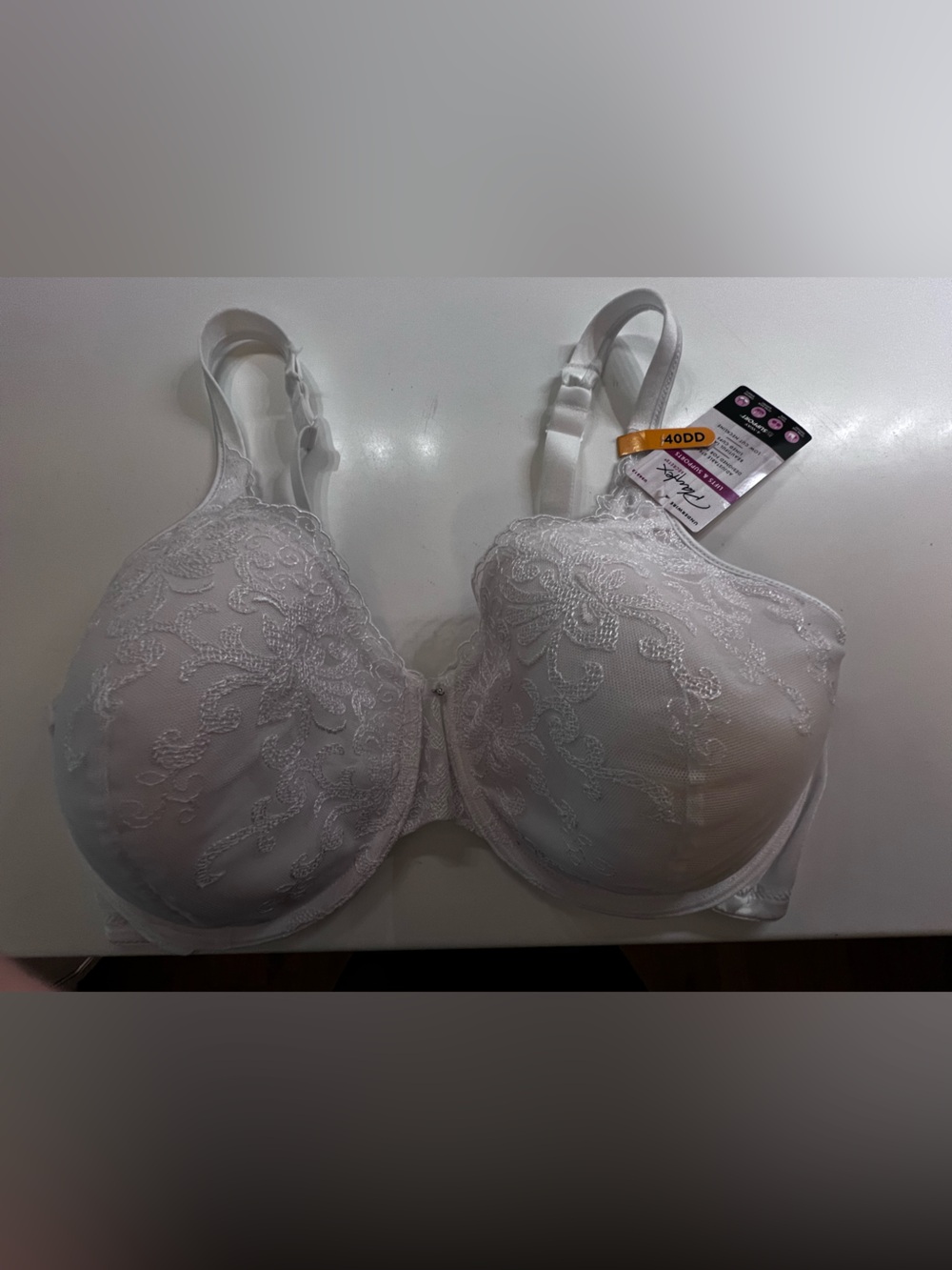 PLAYTEX UNDERWIRE BRA, SECRETS, BEAUTIFUL LIFT, EMBROIDERED, WHITE SIZE 40 DD.